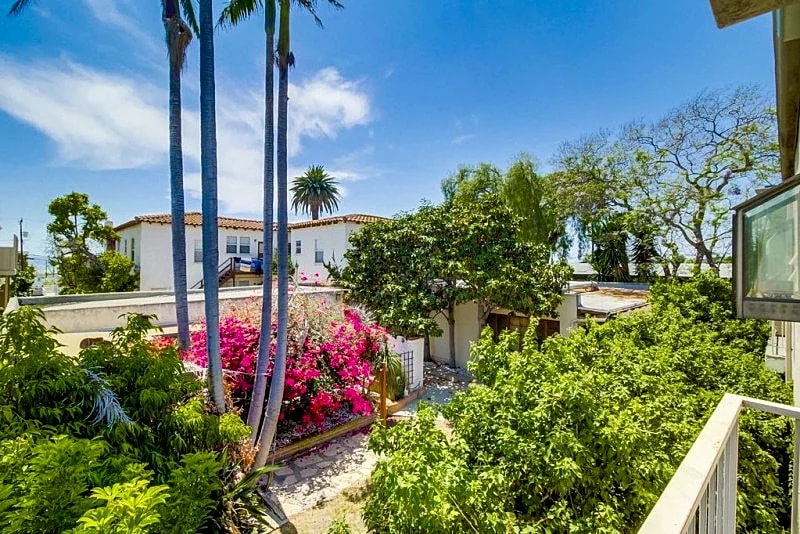 Dual Master/3 Bath townhouse in central SD in San Diego, California, United States — photo 3