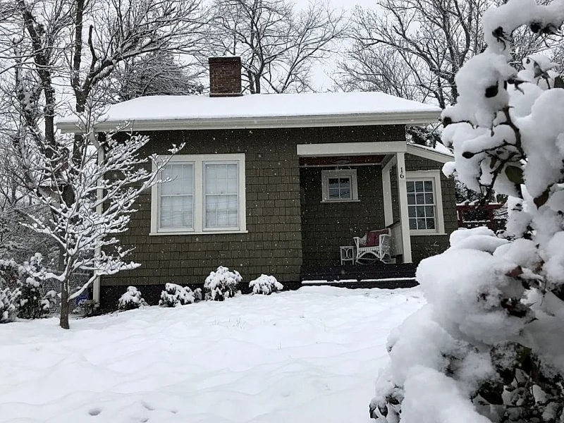Corner Cottage, A Cozy and Private Retreat Near Downtown in Asheville, North Carolina, United States — photo 3