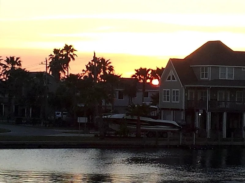 The Driftwood - Social Distance in Style, Perfect Location with Tiki Bar in Galveston, Texas, United States — photo 2