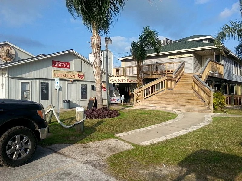 The Driftwood - Social Distance in Style, Perfect Location with Tiki Bar in Galveston, Texas, United States — photo 3