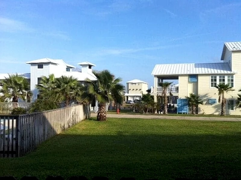 4 Min. Walk to Beach on Boardwalk! WiFi, 1st Floor & Parking Space in Port Aransas, Texas, United States — photo 2