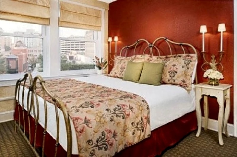 Wyndom Riverside suites in San Antonio, Texas, United States — photo 4
