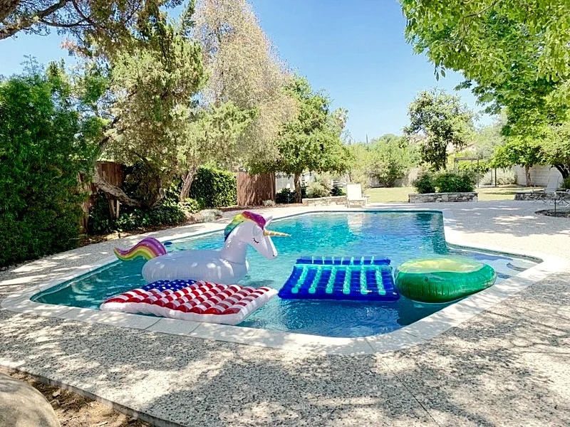 Summer Dreams! Emerald Forest Oasis w/Huge Sparkling Pool & Guest House! By CSUN in Northridge, California, United States — photo 2