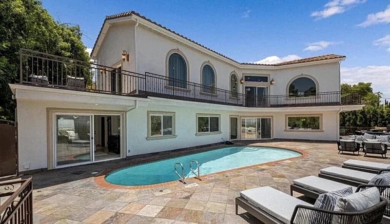 Woodland Hills South of th BLVD Upscale Modern Family Home in Woodland Hills, California, United States — photo 5