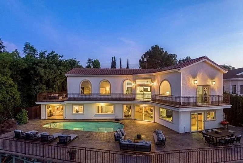 Woodland Hills South of th BLVD Upscale Modern Family Home