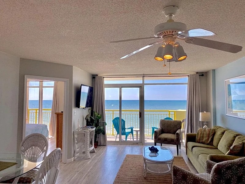 Gorgeous Oceanfront 3 Bedrooms Condo Sleeps 6-10 -Linens Included