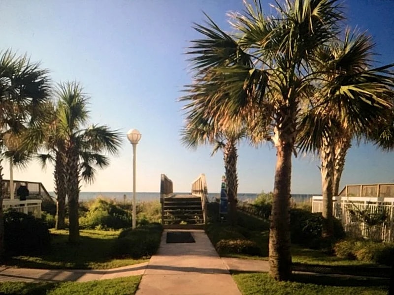 Luxury Ocean Front Corner Unit Free WiFi, 55' Big Screen Smart TVs, Tile floors in North Myrtle Beach, South Carolina, United States — photo 5