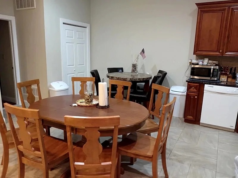 StaySimpler Center City East ??Stylish 3BR/2BA??2 blocks PA Conv. Center??5 Qn Beds in Philadelphia, Pennsylvania, United States — photo 2