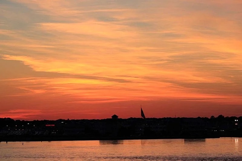 Large Direct Bayfront Condo Downtown close to Boardwalk, Beach, Amusement Pier in Ocean City, Maryland, United States — photo 3