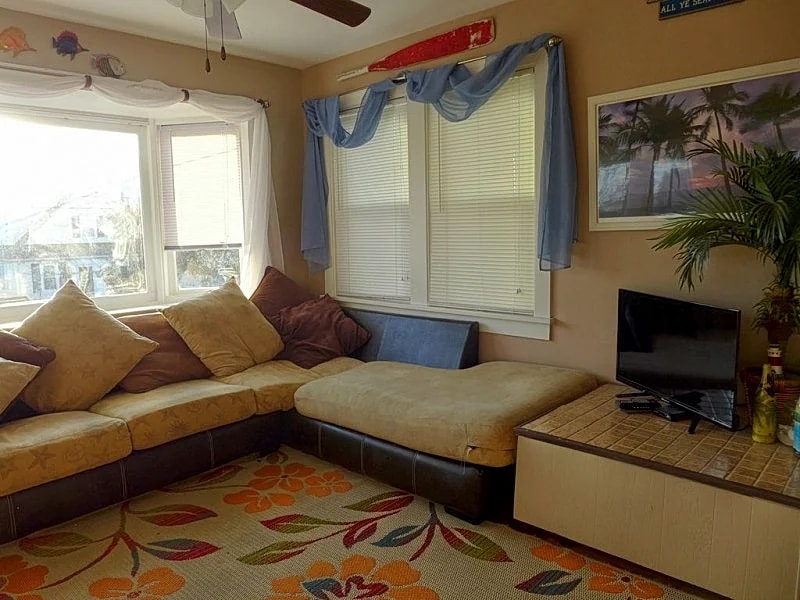 Beachy Home, 1/2 Block From Beach & Boards! in Wildwood, New Jersey, United States — photo 4