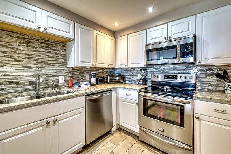 B101 | Beachfront with Beach Service, Pool, & WiFi in Miramar Beach, Florida, United States — photo 5
