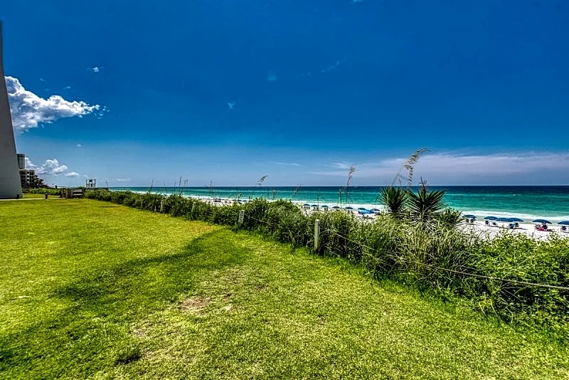 B101 | Beachfront with Beach Service, Pool, & WiFi in Miramar Beach, Florida, United States — photo 3