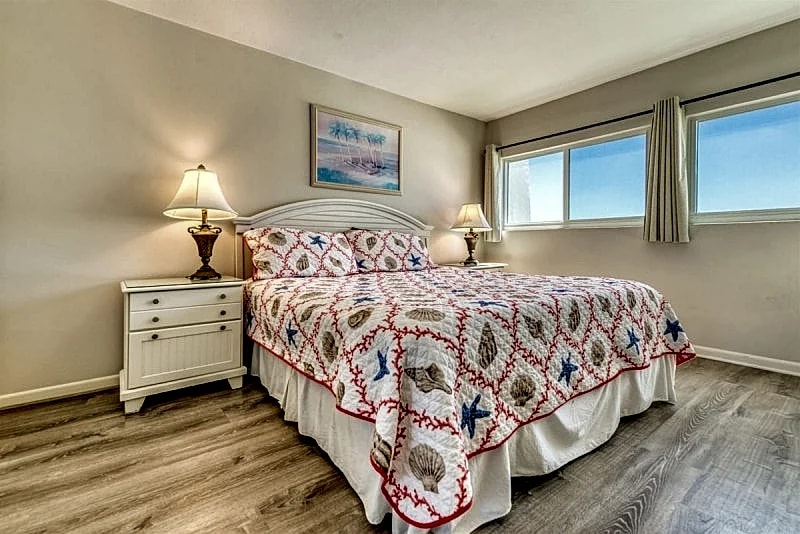 B402 | Beachfront with Beach Service, Pool, & WiFi in Miramar Beach, Florida, United States — photo 4