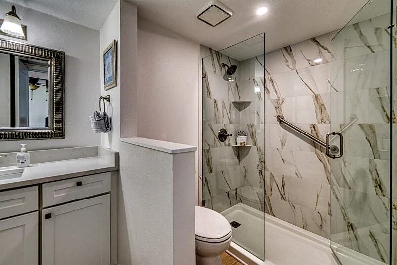 B405 | Beachfront with Beach Service, Pool, & WiFi in Miramar Beach, Florida, United States — photo 5