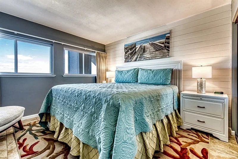 B504 | Beachfront with Beach Service, Pool, & WiFi in Miramar Beach, Florida, United States — photo 4