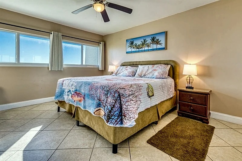 C104 | Beachfront with Beach Service, Pool, & WiFi in Miramar Beach, Florida, United States — photo 4