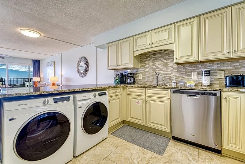 C602 | Beachfront with Beach Service, Pool, & WiFi in Miramar Beach, Florida, United States — photo 5