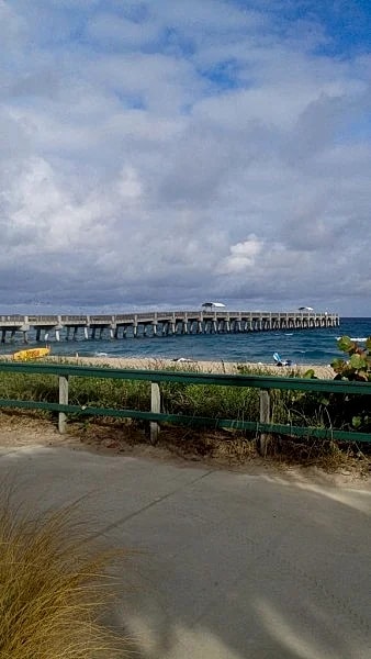 Large furnished 2/1 with washer/dryer and carport in Lake Worth Beach, Florida, United States — photo 5