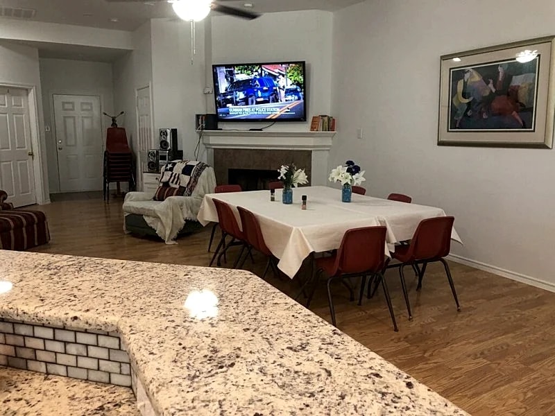 Gated House with Big Patio on 1 acre lot - Sleeps 20. Special for Events!!! in Dallas, Texas, United States — photo 5
