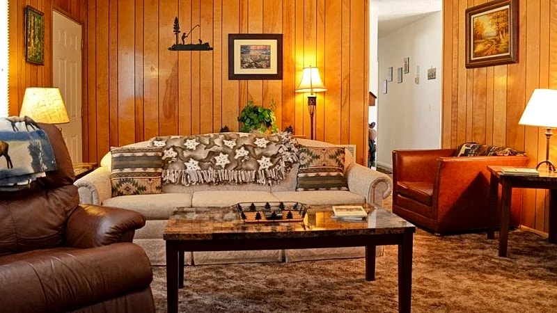 Bring the family together: Ideal layout, close to trails, big yard in Big Bear, California, United States — photo 4