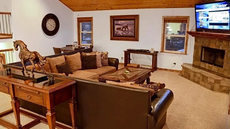 Spacious luxury cabin. Superb Kitchen, Pool table, close to skiing/snowboarding in San Bernardino, California, United States — photo 4