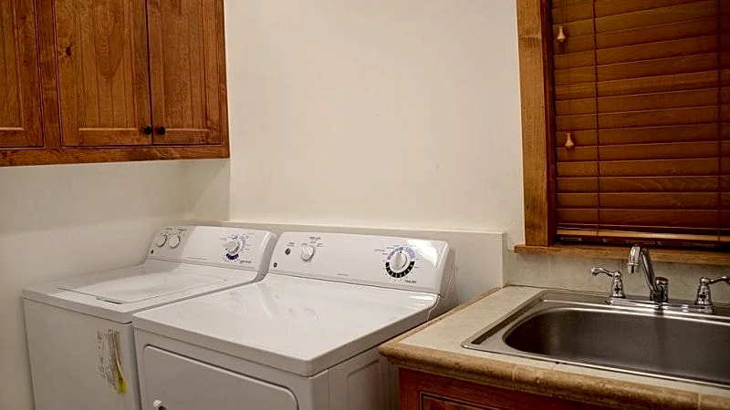Spacious luxury cabin. Superb Kitchen, Pool table, close to skiing/snowboarding in San Bernardino, California, United States — photo 5