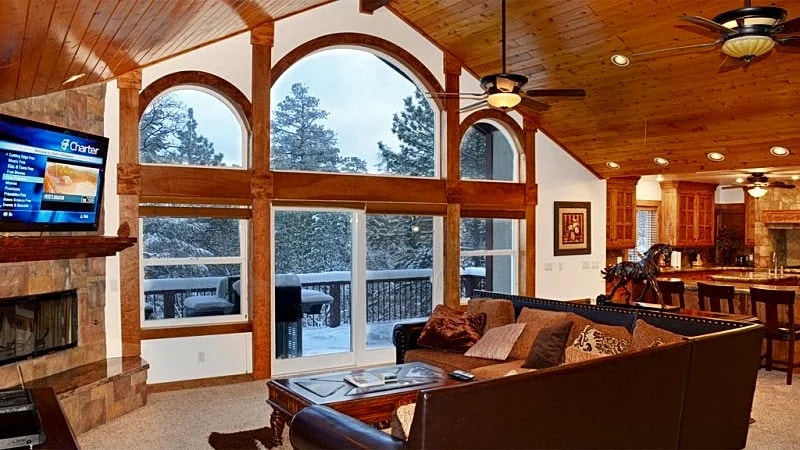 Spacious luxury cabin. Superb Kitchen, Pool table, close to skiing/snowboarding in San Bernardino, California, United States — photo 3