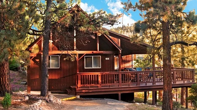 Authentic big bear cabin, close to lake/village, great couple's getaway