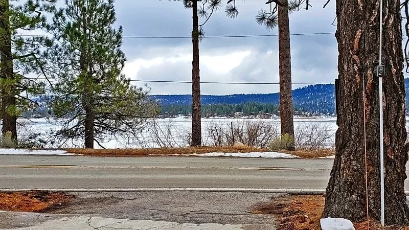 Big Bear's Most Unique Location! Amazing View, Wood Fireplace, Backs To Mountain in Fawnskin, California, United States — photo 4