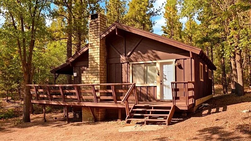 1mi to Bear Mountain! Modern romantic cottage, WiFi, fireplace, vaulted ceilings in Big Bear, California, United States — photo 4