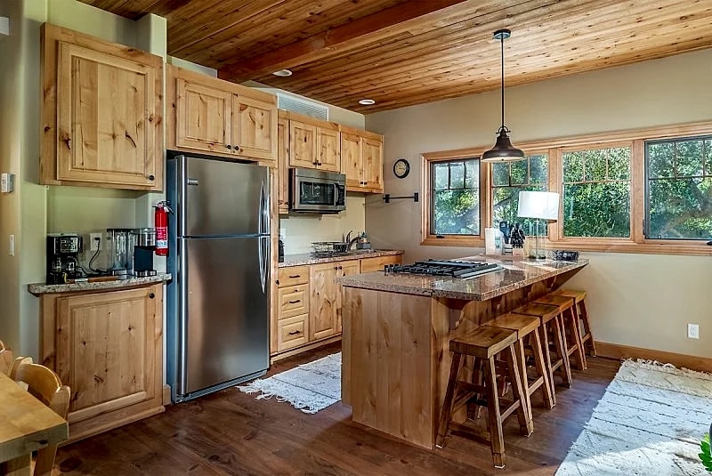 Lovely Cottage just above Moonstone Beach in the Pines and Oak Trees in Cambria, California, United States — photo 4