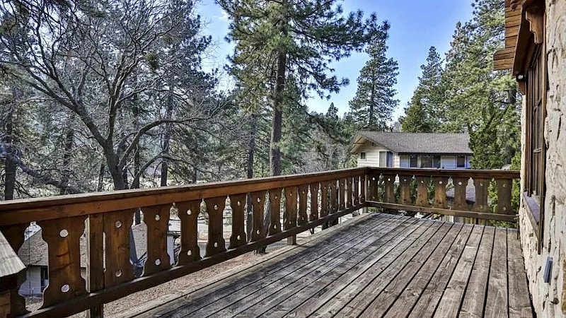 REDUCED PRICE!!! BBQ + DECK+ SWISS CHALET in Crestline, California, United States — photo 4