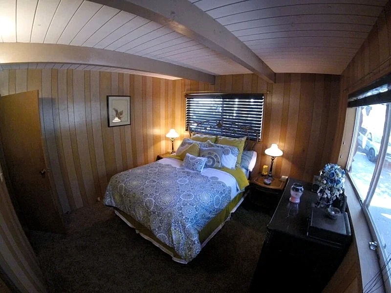 REDUCED PRICE!!! COZY CABIN BY THE LAKE+BBQ+DECK+VIEW in Crestline, California, United States — photo 2