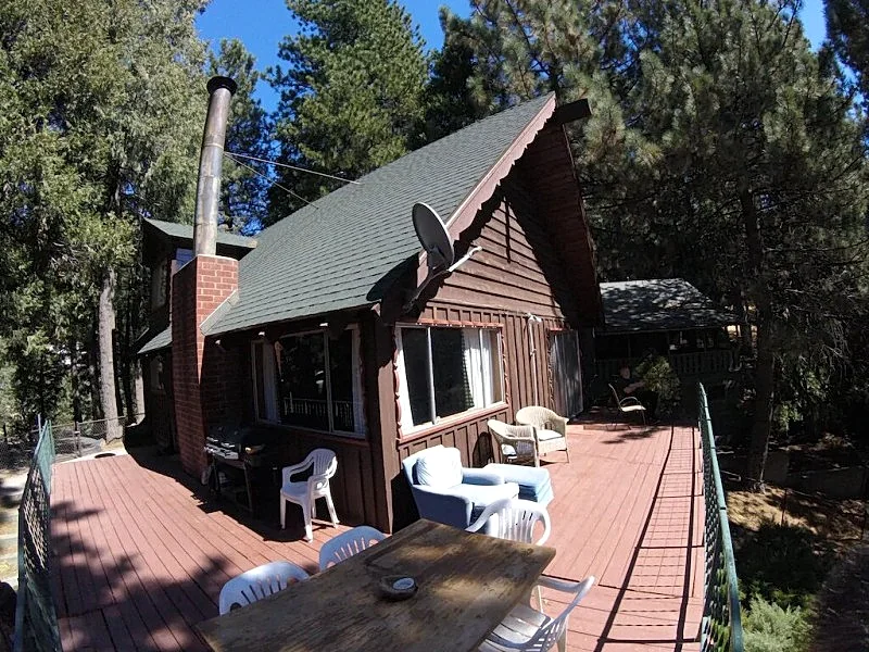REDUCED PRICE!!! COZY CABIN BY THE LAKE+BBQ+DECK+VIEW