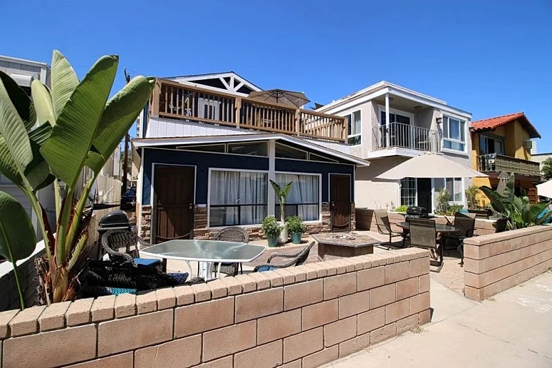 Big Blue! Ocean View! Steps to the sand!