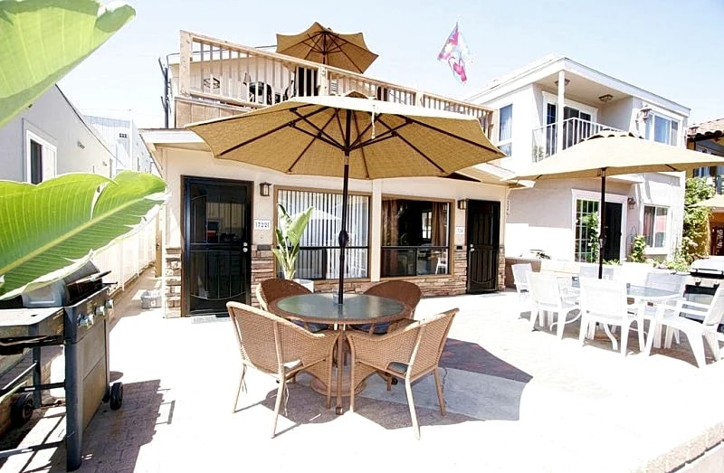 Little Blue Bungalow! 70 Steps to the sand!