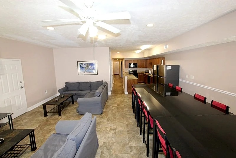 Huge Villa, 100 Yards To Beach, Pool, Lazy River, Hot Tubs, BBQ, 4 Car Parking in Myrtle Beach, South Carolina, United States — photo 3