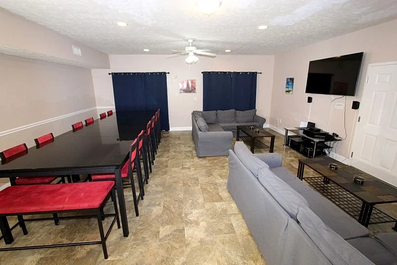 Huge Villa, 100 Yards To Beach, Pool, Lazy River, Hot Tubs, BBQ, 4 Car Parking in Myrtle Beach, South Carolina, United States — photo 5