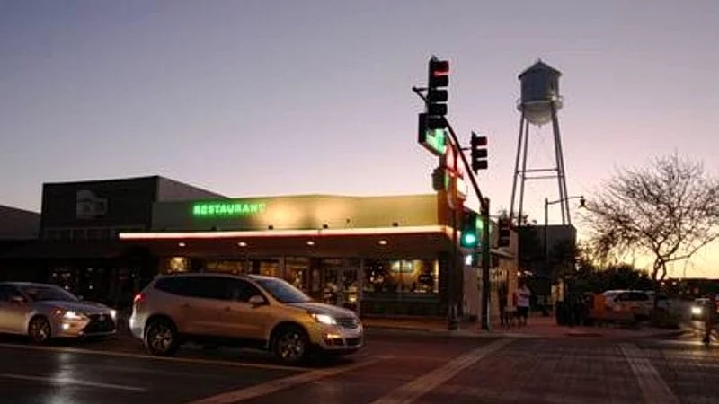 Cozy 2 Bedroom Condo , Walking Distance to Old Town Gilbert! in Gilbert, Arizona, United States — photo 4