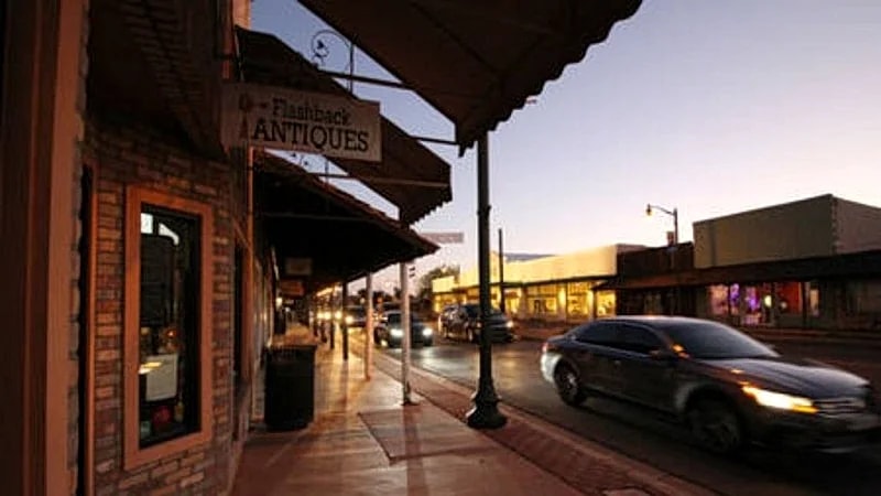 Cozy 2 Bedroom Condo , Walking Distance to Old Town Gilbert! in Gilbert, Arizona, United States — photo 2