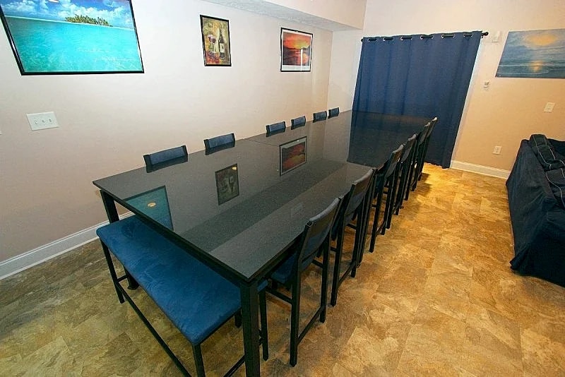 6 Bedrooms : Modern, Large, Granite Banquet Table, Pool Table, Foosball Table. in Myrtle Beach, South Carolina, United States — photo 2
