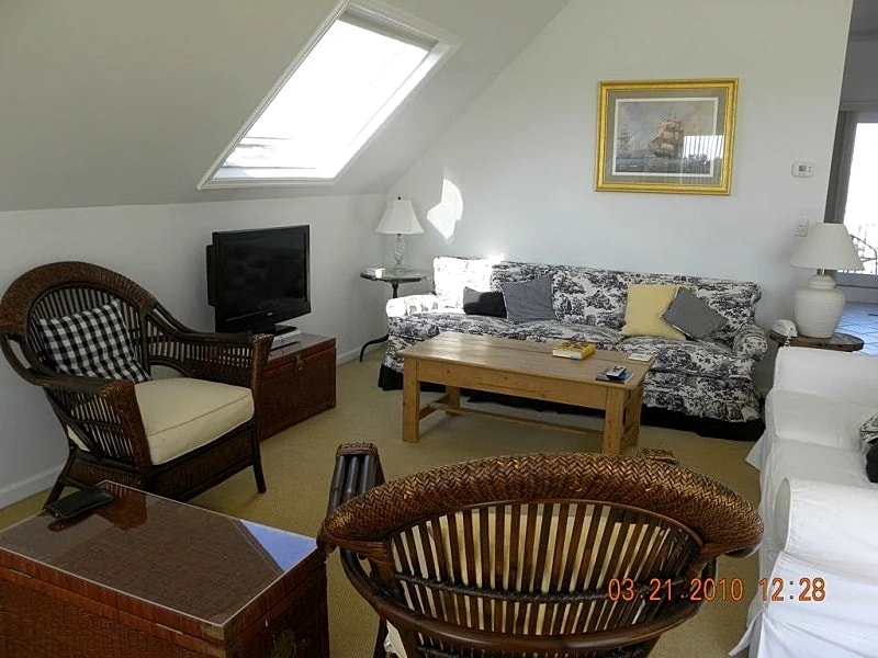 Hampton's Beach House With Dunes, Views & Ambiance! Ocean & Bay Beaches! in Amagansett, New York, United States — photo 4