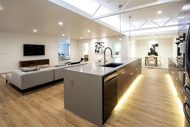 Modern Living in Kirkland in Raymond, Washington, United States — photo 2