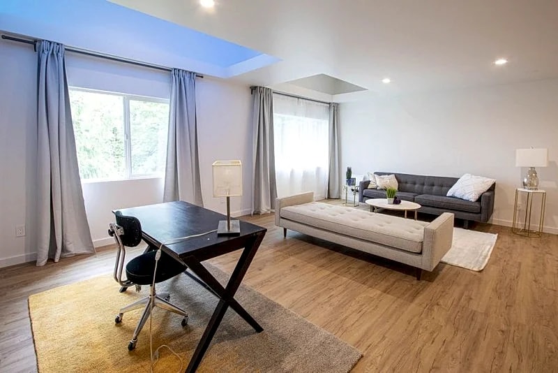 Modern Living in Kirkland in Raymond, Washington, United States — photo 5