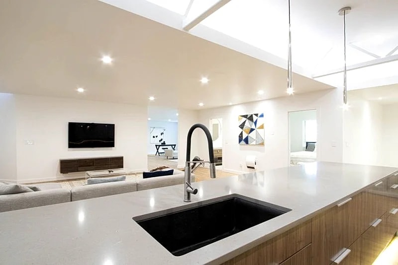 Modern Living in Kirkland in Raymond, Washington, United States — photo 3