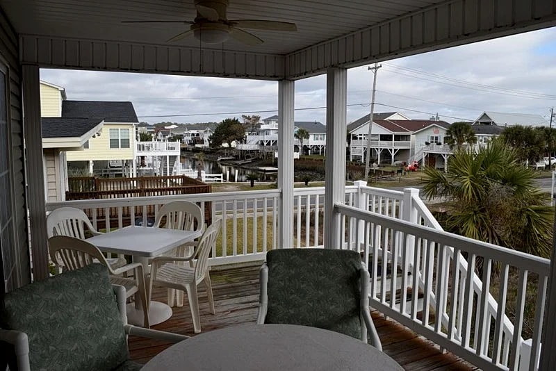 Clean Beach House on 2nd row easy access to beach! in North Myrtle Beach, South Carolina, United States — photo 4