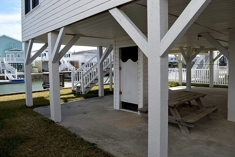 Beach House on Channel, Private dock,Walk to Beach in North Myrtle Beach, South Carolina, United States — photo 5