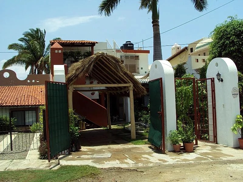 Private Beach Front Home with Private Pool. Great view! Great location! - La Cruz de Huanacaxtle in Riviera Nayarit, Nayarit, Mexico — photo 3