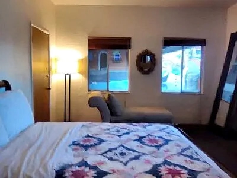 Lake Merritt Studio Apt # 5 Great Location & Value in Oakland, California, United States — photo 4