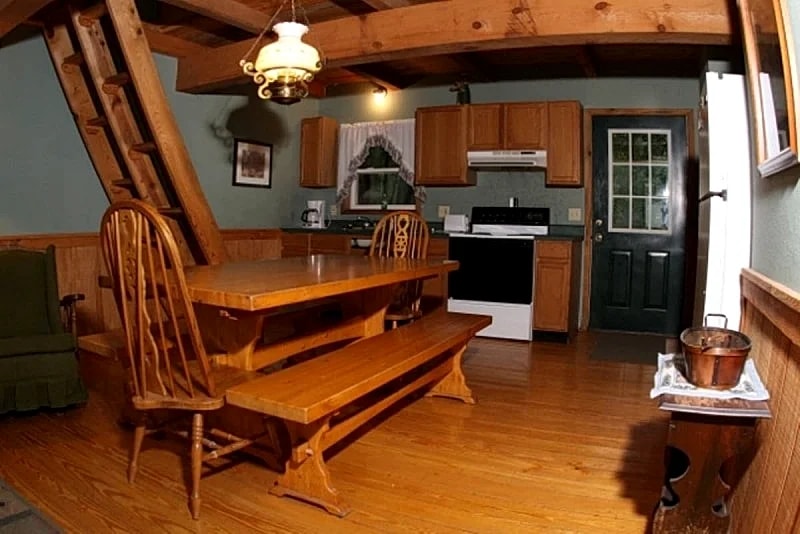 Getaway Cabin next door to Maramec Spring Park & Meramec River Trophy Trout in St James, Missouri, United States — photo 3